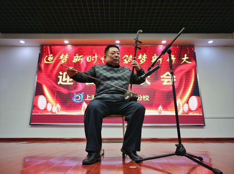 2.二胡演奏《忻蒙颂》.jpg 2.二胡演奏《忻蒙颂》.jpg