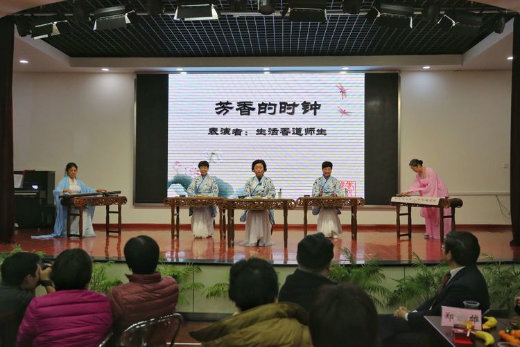 芳香的时钟.jpg 芳香的时钟.jpg