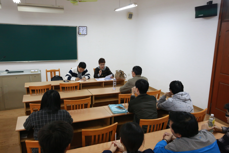 3、学生座谈会.jpg