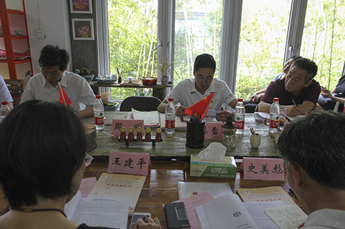 居委会书记做示范学习点经验介绍.JPG 居委会书记做示范学习点经验介绍.JPG