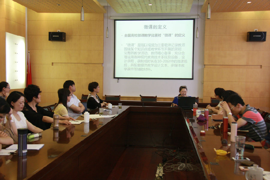 14-05-28 校本培训2 微课研讨 014.JPG