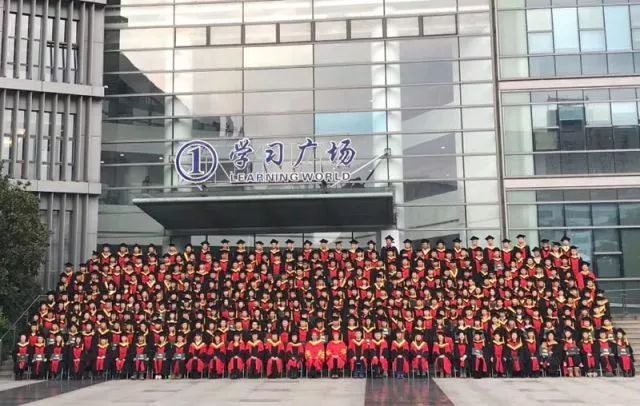 8.我校205位毕业生获得学士学位,在市开大系统中排首位.jpg