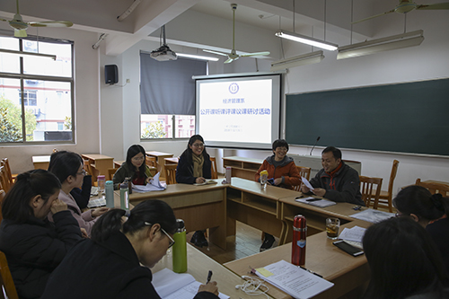 6.听课评课研讨活动.jpg